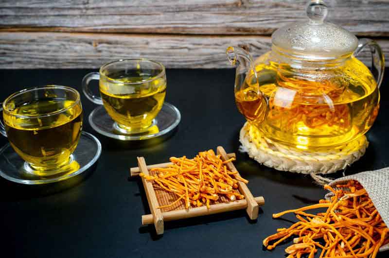 Dùng đông trùng hạ thảo hãm trà giúp giảm căng thẳng mệt mỏi cho sĩ tử