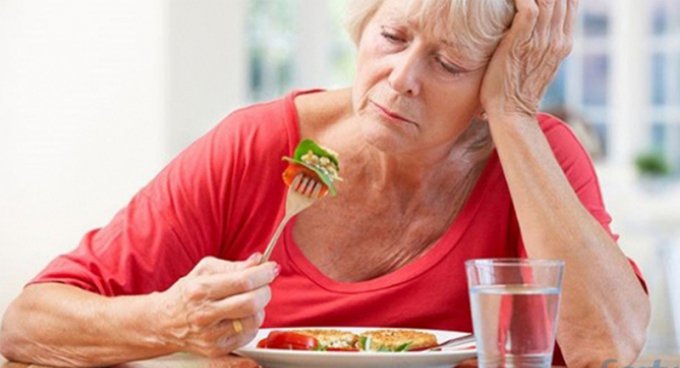 đông trùng hạ thảo giúp cho người già dễ tiêu hóa